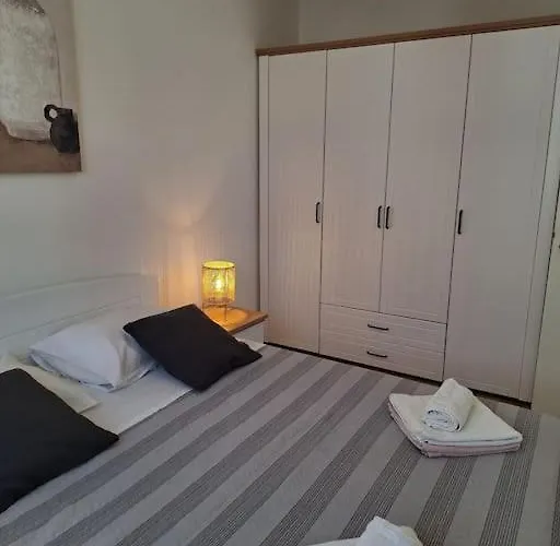 Lumada Free Garage Parking Brodarica